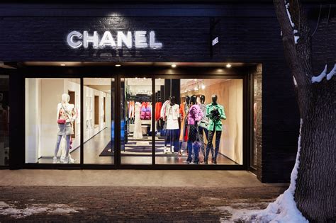 Chanel Opens Pop Up Boutique in Aspen 